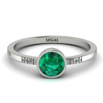 Bezel_Minimalist_Emerald_Ring_2.jpg