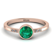 Bezel Minimalist Emerald Ring - Kinsley No. 5 image 1