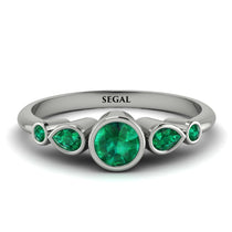 bezel_symmetrical_Emerald_Ring_2.jpg