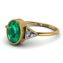 Geometrical_bezel_Emerald_Ring_3.jpg
