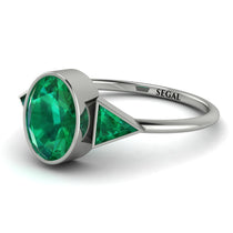 Geometrical_bezel_Emerald_Ring_3.jpg