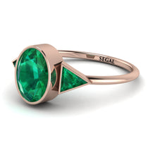 Geometrical_bezel_Emerald_Ring_3.jpg