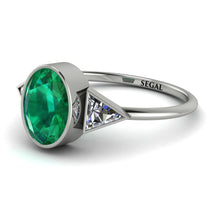 Geometrical_bezel_Emerald_Ring_3.jpg