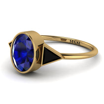 Geometrical_bezel_Sapphire_Ring_3.jpg