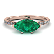 Marqise_Emerald_engagement_ring_2.jpg