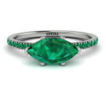 Marqise_Emerald_engagement_ring_2.jpg