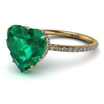 heart_shape_Emerald_ring_3.jpg