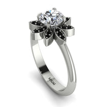 round_diamond_flower_ring1.jpg