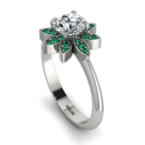 round_diamond_flower_ring1.jpg