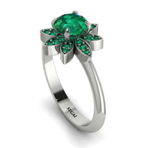 round_emerald_flower_ring1.jpg