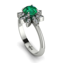 round_emerald_flower_ring1.jpg